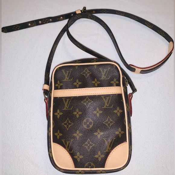 Louis Vuitton Danube Cross
Body Bag - Picture 3 of 13